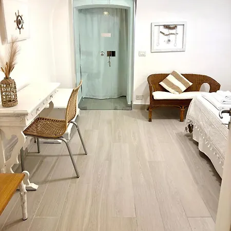 Flower Nel Cuore Della Citta' Apartmán Bari